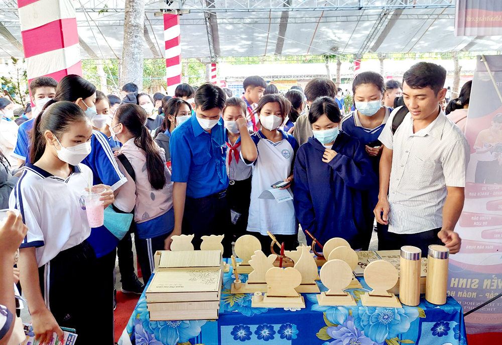 Ngày hội tư vấn nghề nghiệp và giới thiệu việc làm năm 2022 tại An Phú