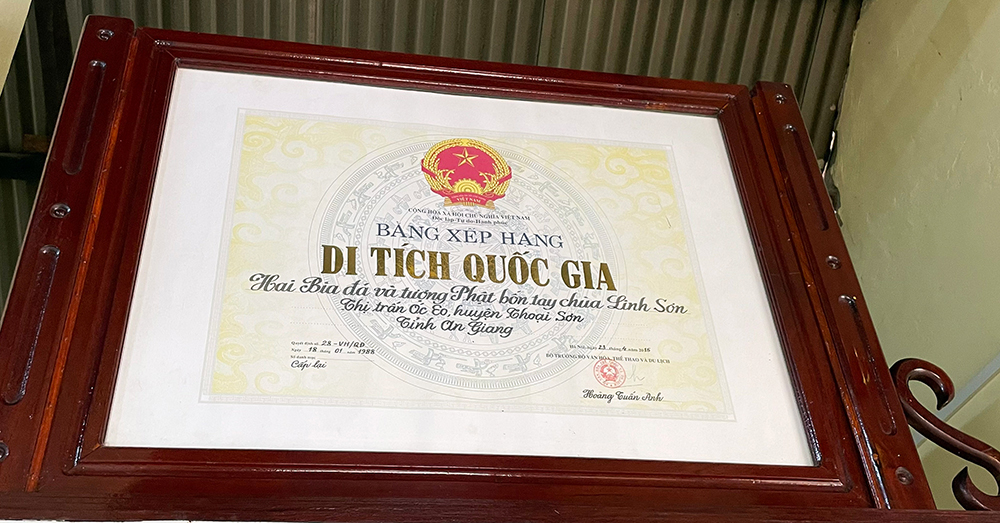 Tượng Phật bốn tay và 2 bia đá kỳ bí ở chùa Linh Sơn