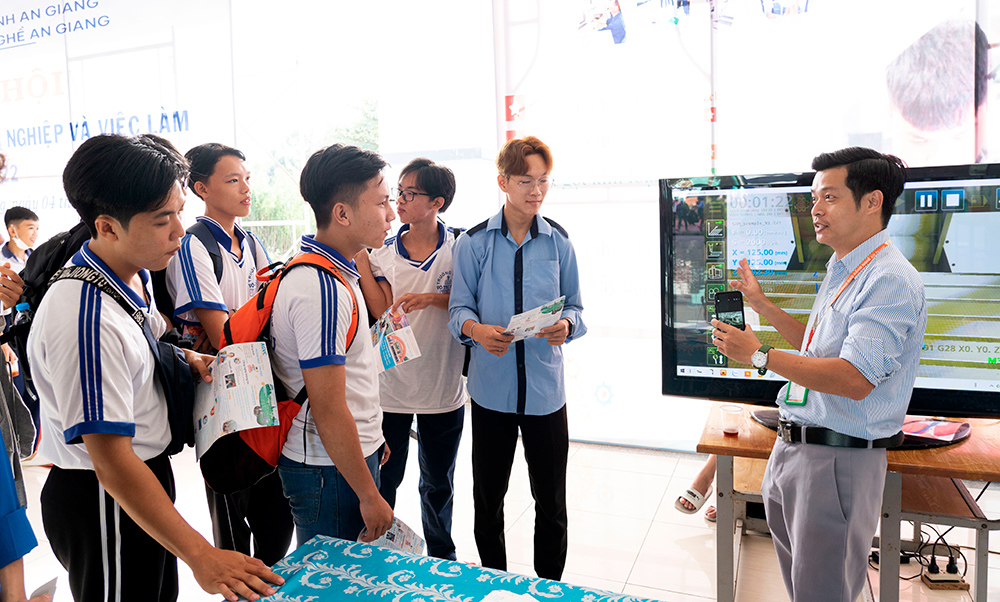 Trường Cao đẳng Nghề An Giang tổ chức Ngày hội tư vấn tuyển sinh, hướng nghiệp và việc làm năm 2022