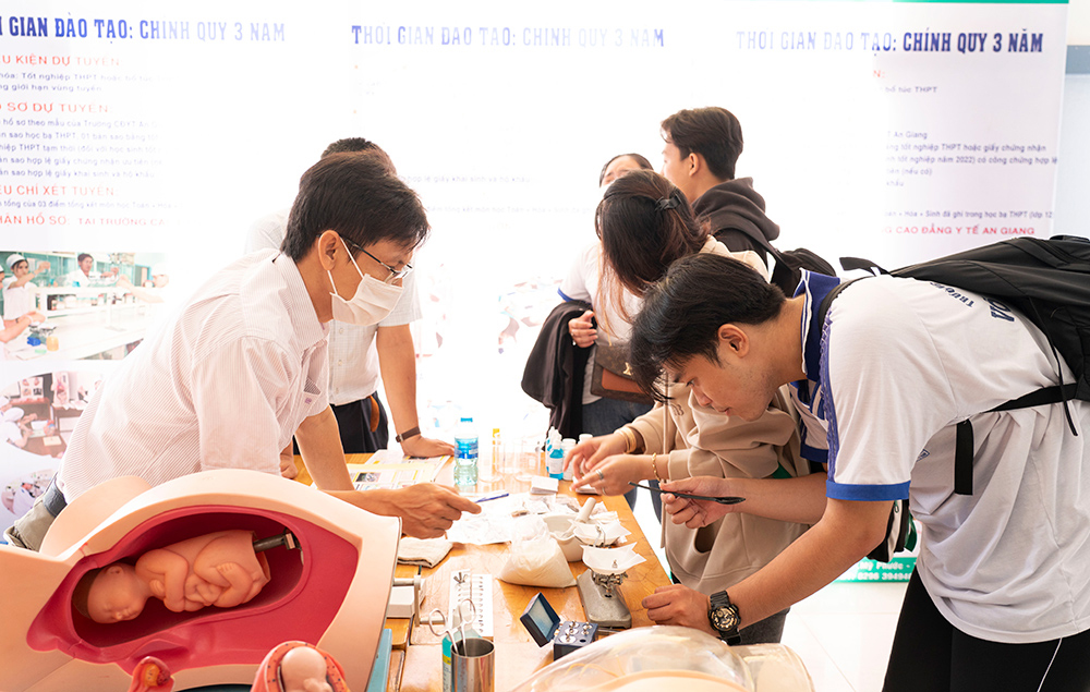 Trường Cao đẳng Nghề An Giang tổ chức Ngày hội tư vấn tuyển sinh, hướng nghiệp và việc làm năm 2022