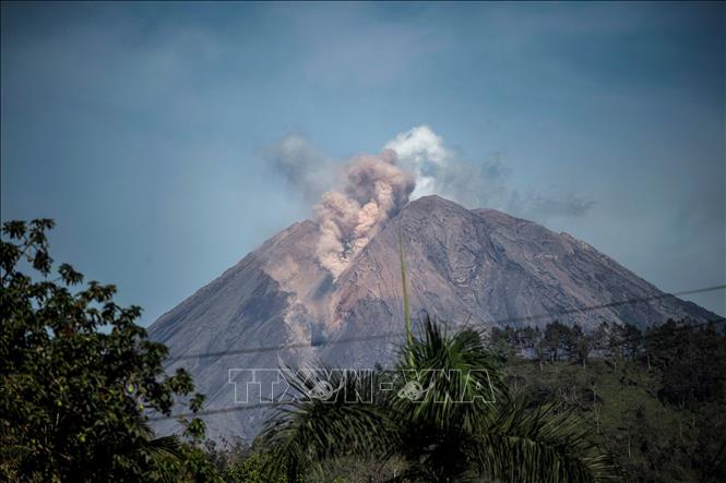 Indonesia sơ tán khẩn cấp hàng nghìn người gần núi lửa Semeru