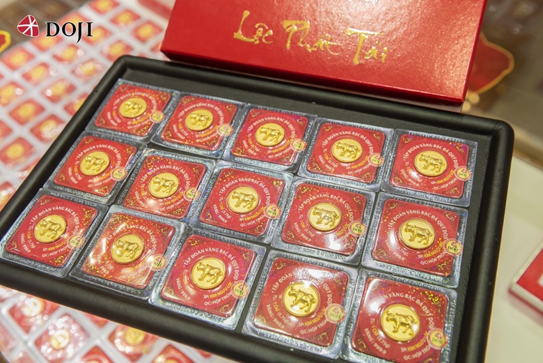 Giá vàng trong nước giảm 240.000 đồng/lượng