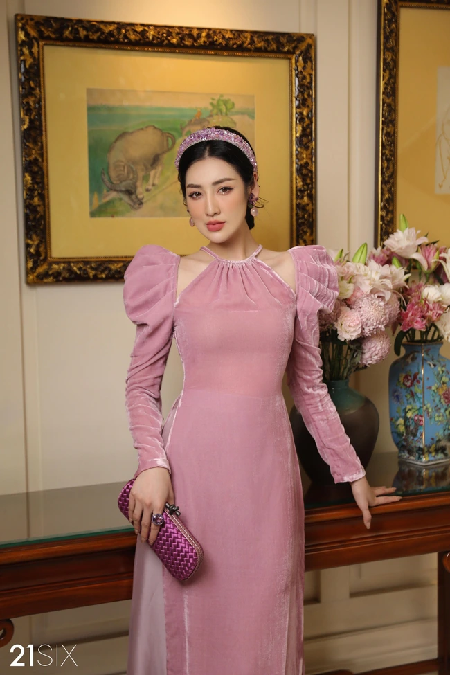 Xu hướng áo dài trơn màu, thêm chi tiết cách điệu mới lạ cho Tết Quý Mão 2023