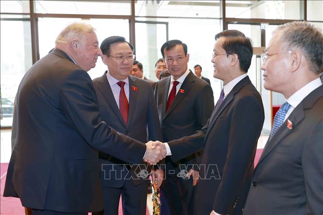 Chủ tịch Quốc hội Vương Đình Huệ đón, hội đàm với Chủ tịch Thượng viện CH Pháp