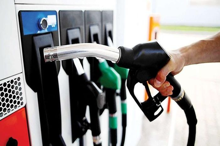 Giá xăng sắp giảm 800 - 1.100 đồng/lít?
