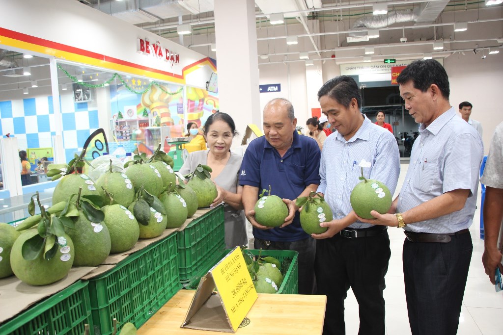 Phiên chợ hàng Việt cuối tuần tại huyện Thoại Sơn