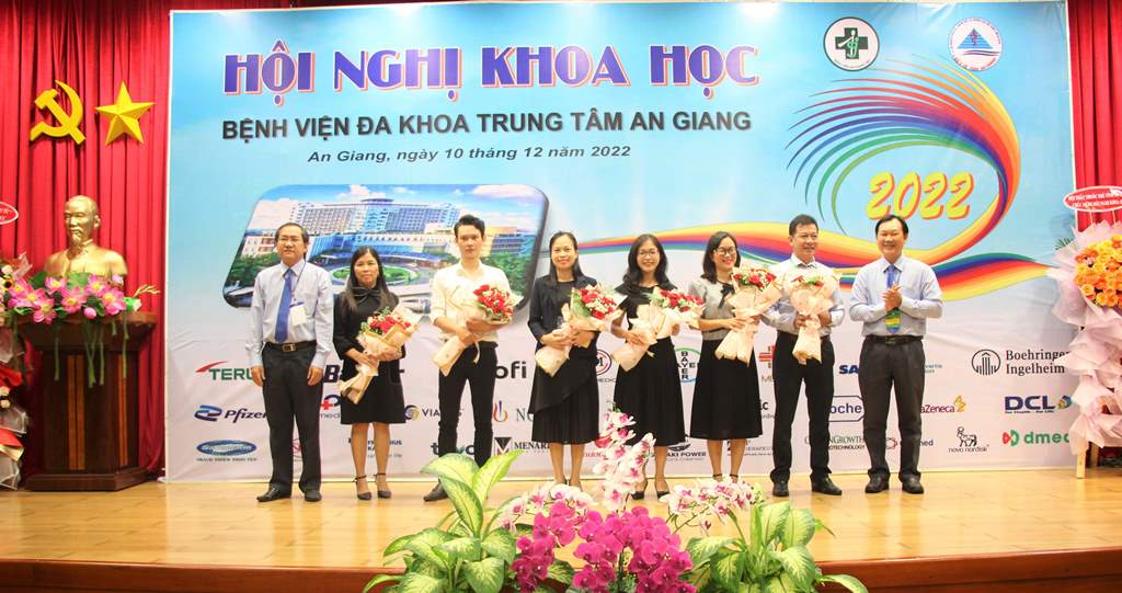 Hơn 300 chuyên gia, bác sĩ, dược sĩ tham dự Hội nghị khoa học do Bệnh viện Đa khoa Trung tâm An Giang tổ chức
