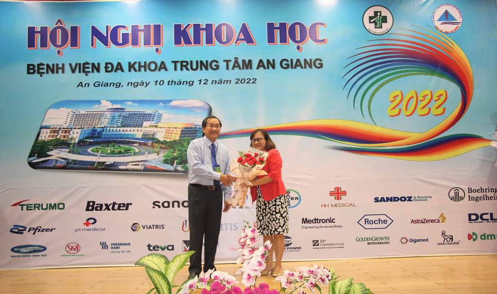 Hơn 300 chuyên gia, bác sĩ, dược sĩ tham dự Hội nghị khoa học do Bệnh viện Đa khoa Trung tâm An Giang tổ chức