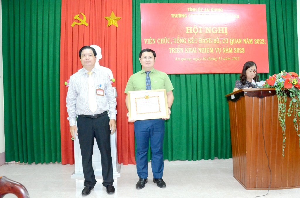 Trường Chính trị Tôn Đức Thắng tăng cường đoàn kết, đạt nhiều kết quả đào tạo, nghiên cứu khoa học