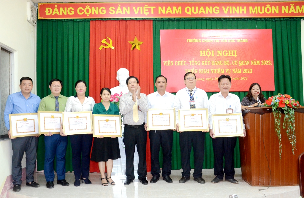 Trường Chính trị Tôn Đức Thắng tăng cường đoàn kết, đạt nhiều kết quả đào tạo, nghiên cứu khoa học