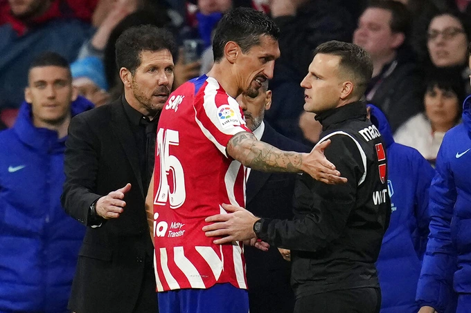 Đánh bại Atletico, Barcelona vững ngôi đầu bảng La Liga
