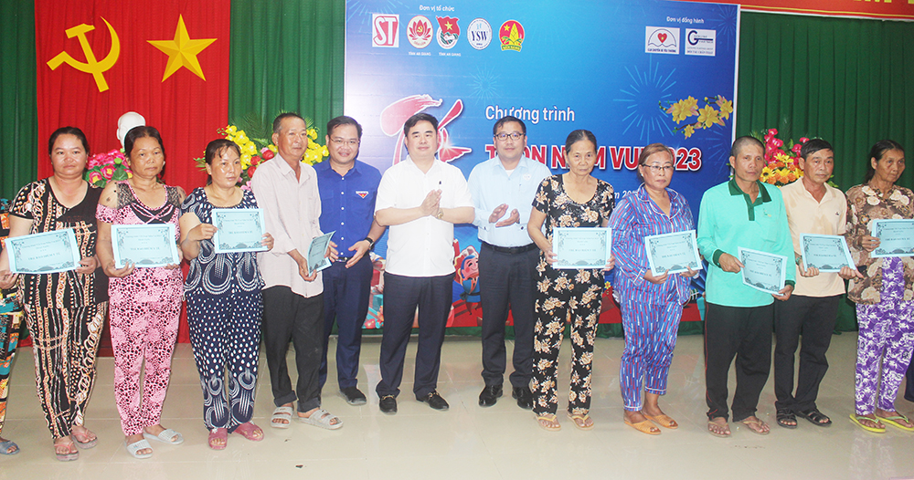 Nhiều hoạt động ý nghĩa từ Chương trình “Tết trọn niềm vui” ở Tây Phú