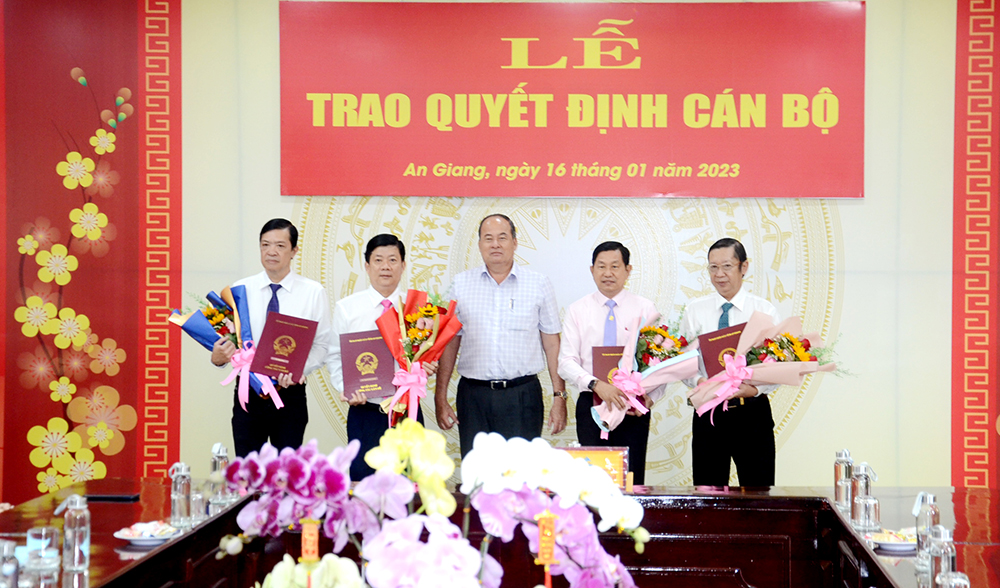 An Giang trao quyết định bổ nhiệm lại cho 4 cán bộ
