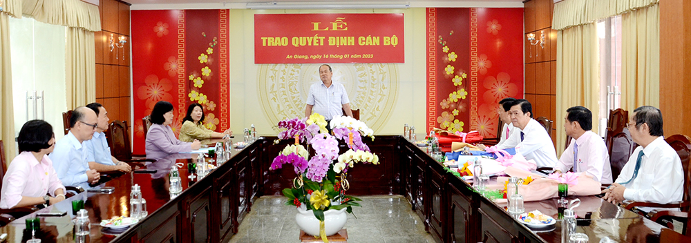 An Giang trao quyết định bổ nhiệm lại cho 4 cán bộ