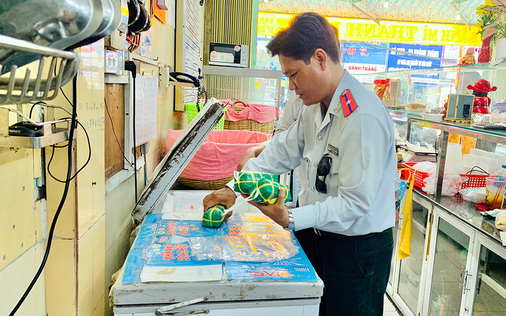 Kiểm tra an toàn thực phẩm ở TP. Long Xuyên