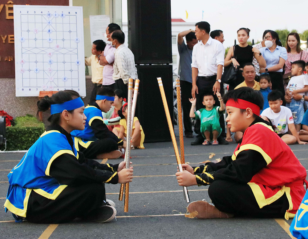 Cờ người ngày Xuân