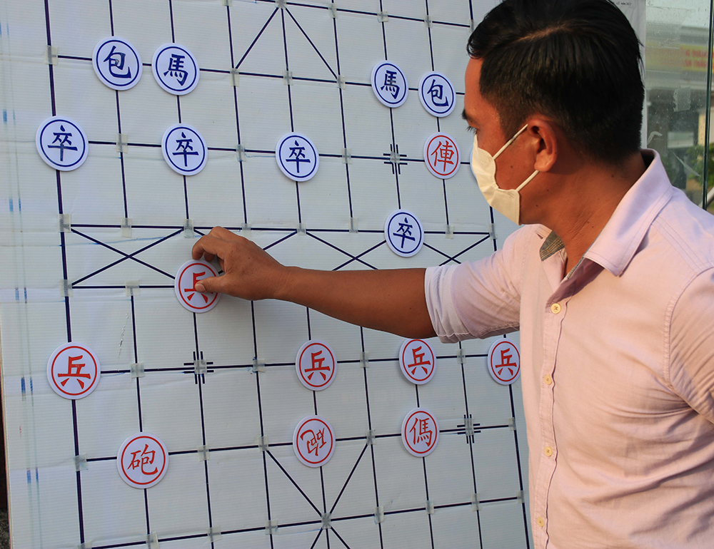 Cờ người ngày Xuân