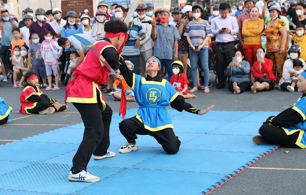 Cờ người ngày Xuân