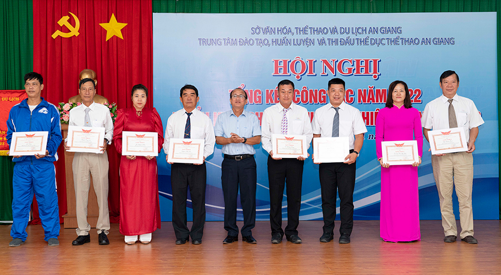 An Giang khen thưởng các huấn luyện viên, vận động viên có thành tích xuất sắc năm 2022