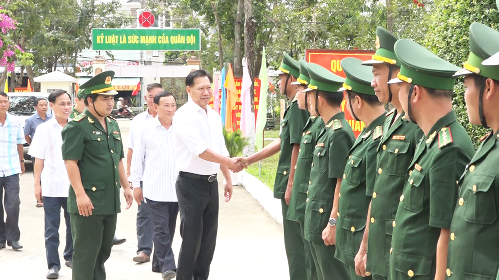 Lãnh đạo tỉnh An Giang và huyện An Phú chúc Tết cán bộ, chiến sĩ Đồn Biên phòng Cửa khẩu Long Bình