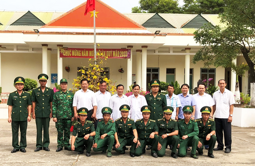Lãnh đạo tỉnh An Giang và huyện An Phú chúc Tết cán bộ, chiến sĩ Đồn Biên phòng Cửa khẩu Long Bình