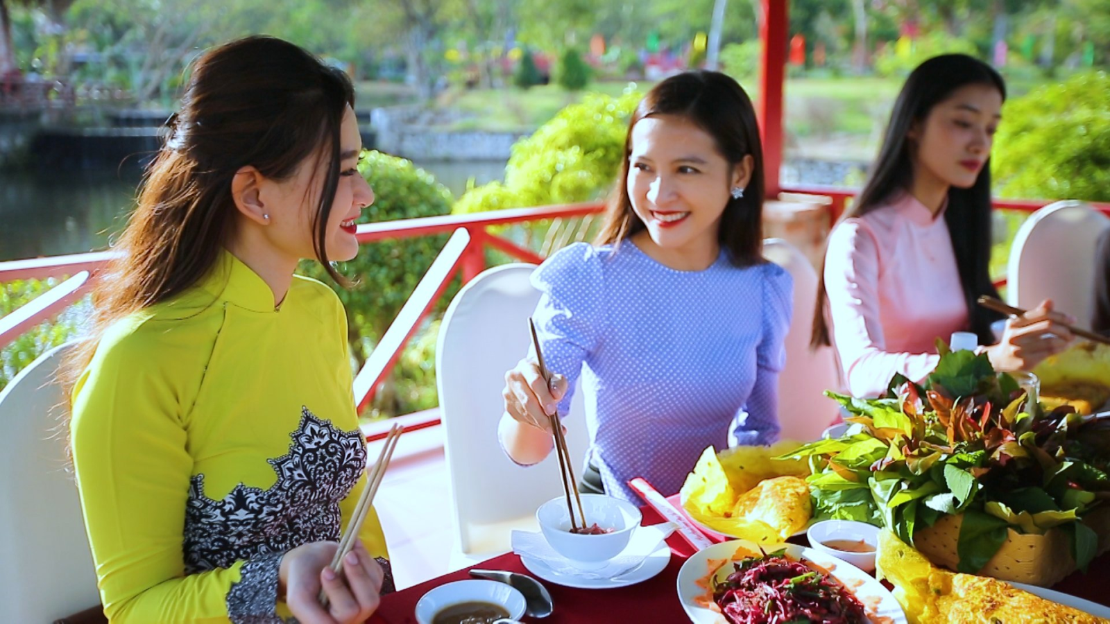 Dạo thiên đường Buffet, thưởng thức các món ngon ở cáp treo núi Cấm