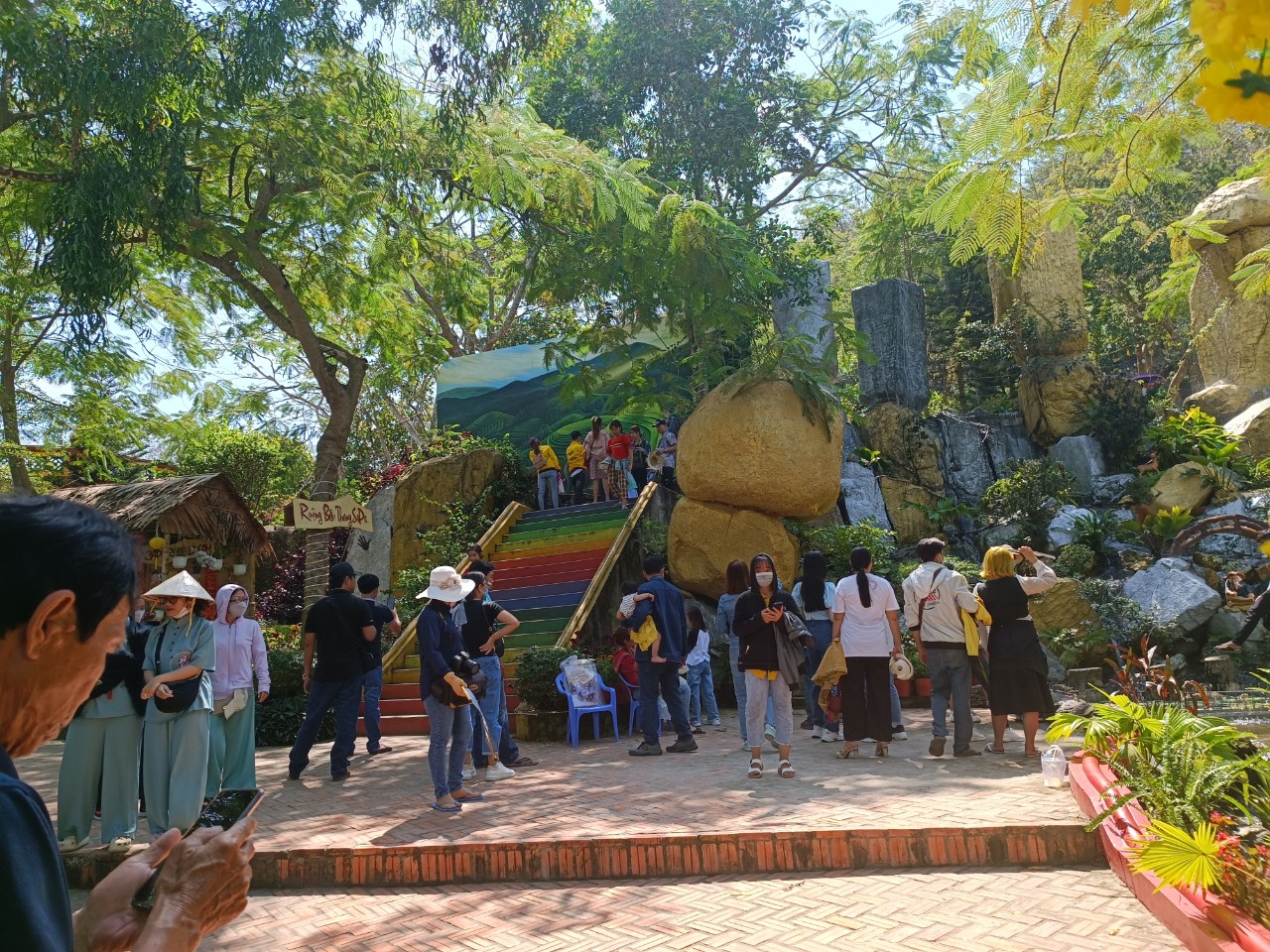 Miễn phí vé tham quan, Cáp treo núi Sam góp phần thu hút hàng chục ngàn du khách đến Khu Du lịch quốc gia núi Sam