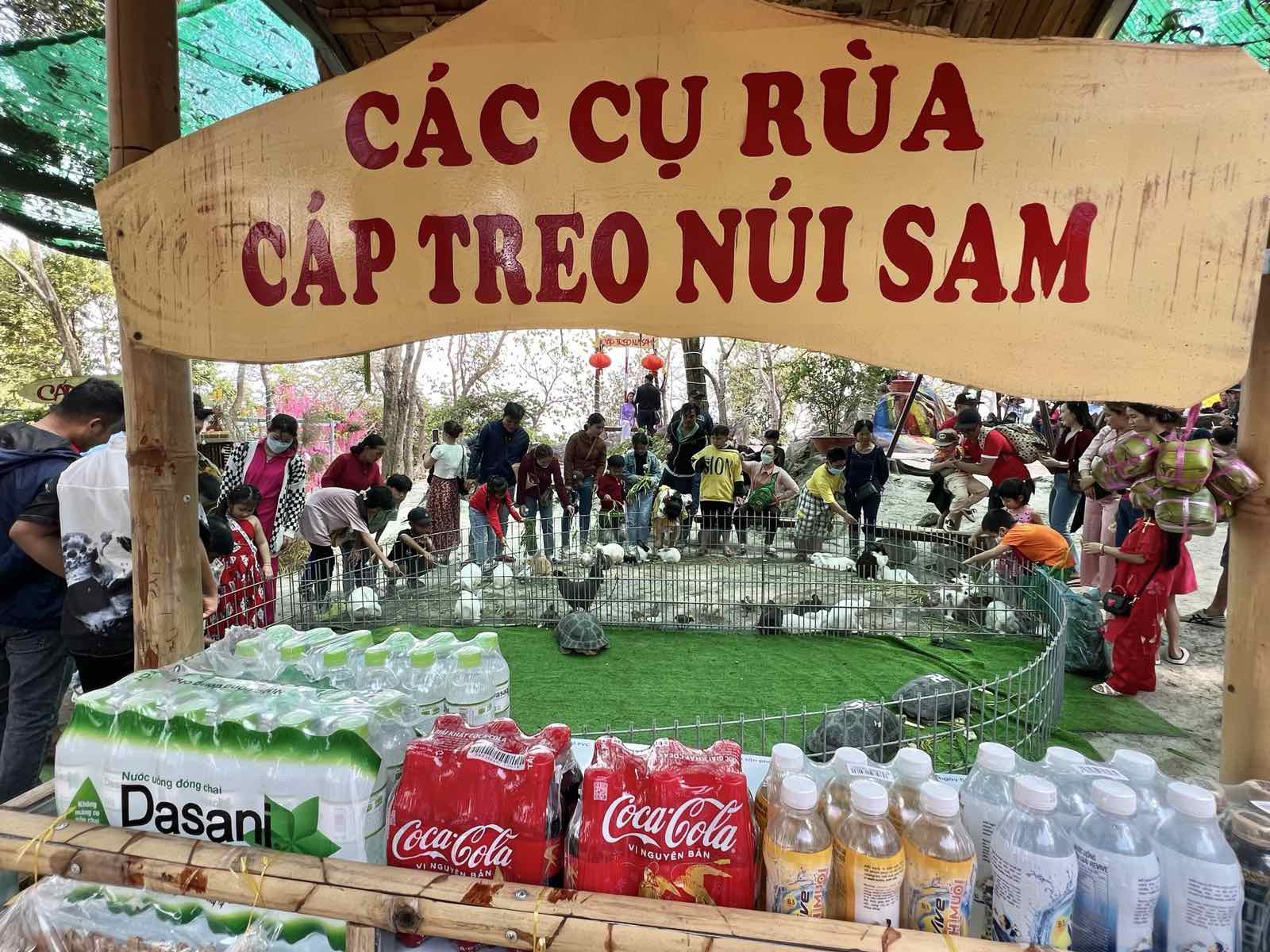 Miễn phí vé tham quan, Cáp treo núi Sam góp phần thu hút hàng chục ngàn du khách đến Khu Du lịch quốc gia núi Sam