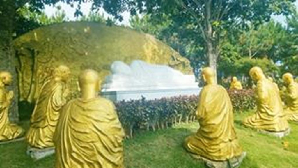 Nhộn nhịp cung đường du ngoạn núi Cấm