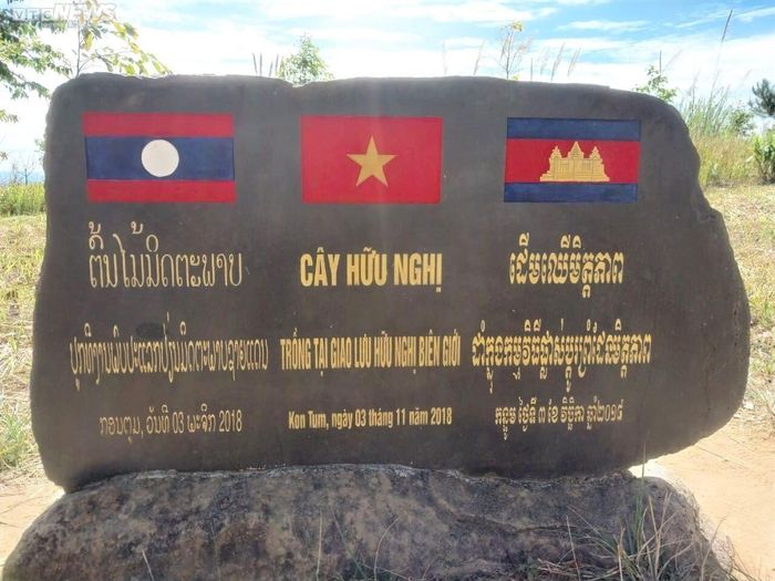 Về nơi một tiếng gà gáy 3 nước đều nghe