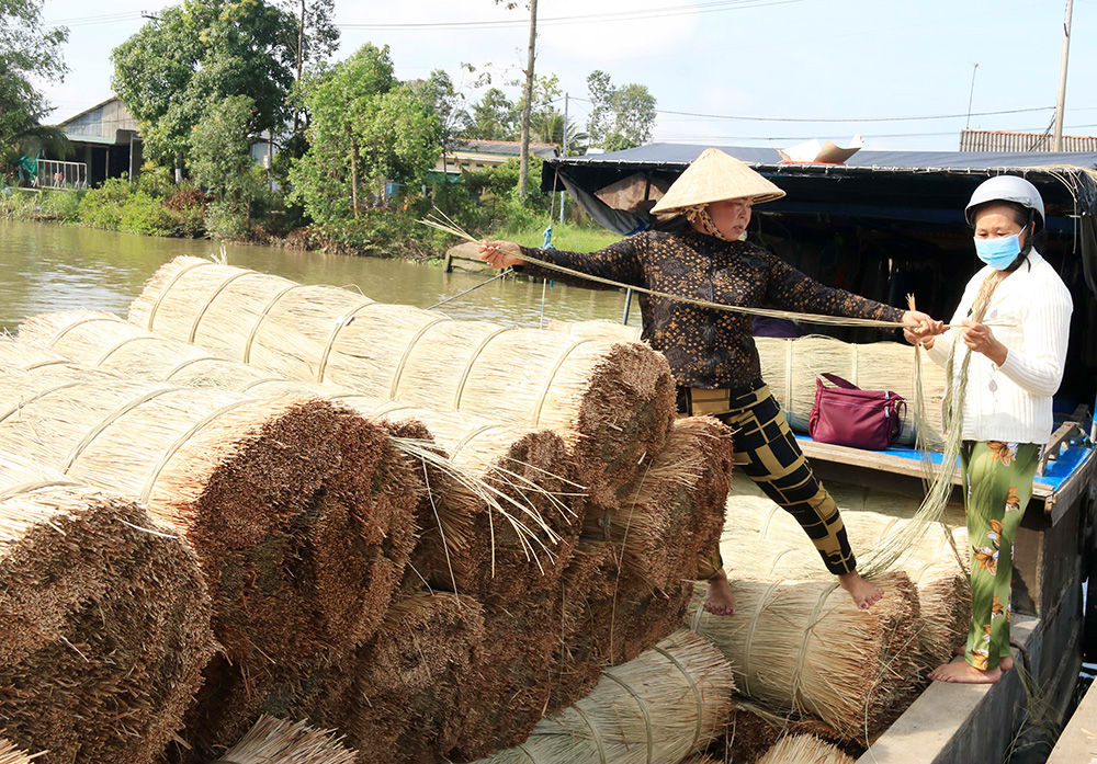 Nụ cười ở làng chiếu Định Yên