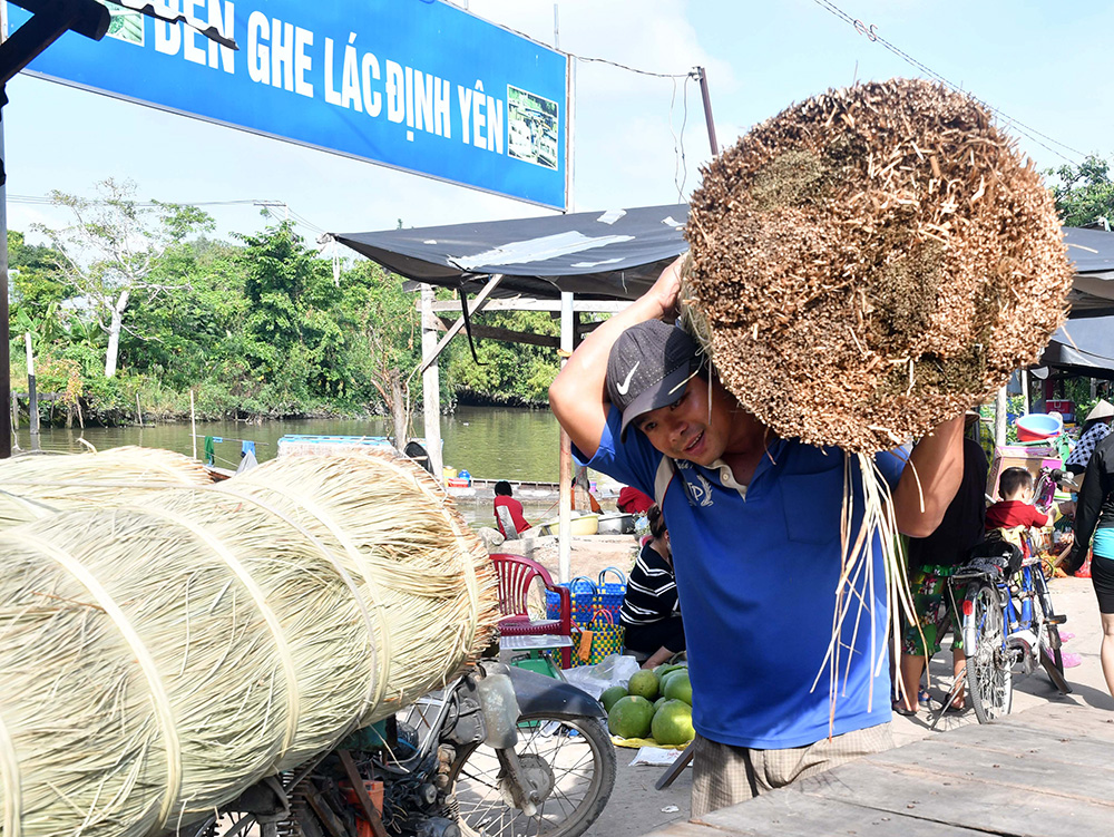 Nụ cười ở làng chiếu Định Yên