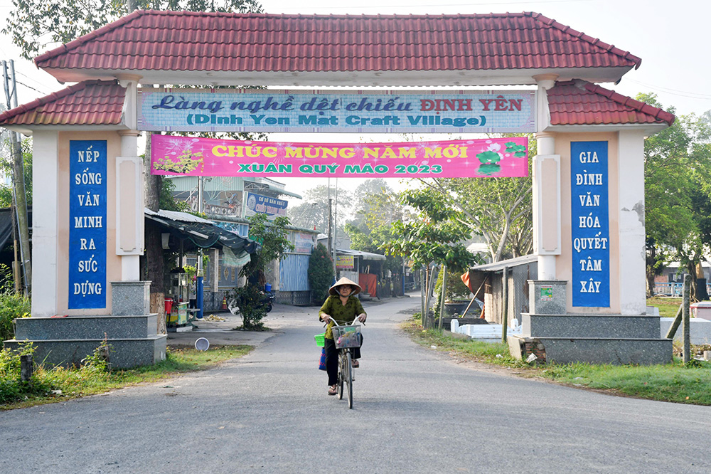Nụ cười ở làng chiếu Định Yên