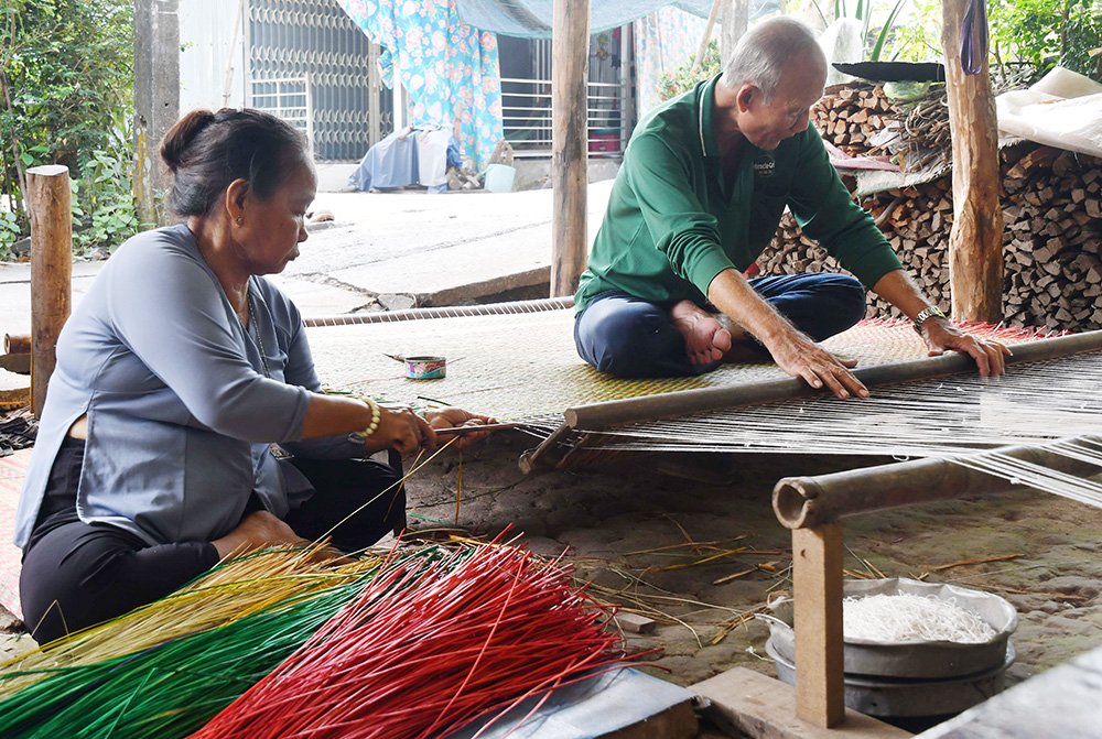 Nụ cười ở làng chiếu Định Yên