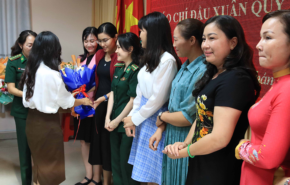 Bộ đội Biên phòng Kiên Giang gặp mặt báo chí đầu Xuân