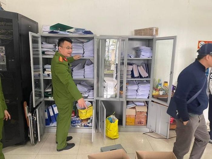 Khởi tố 5 bị can là lãnh đạo, kiểm định viên của Trung tâm đăng kiểm có hành vi nhận hối lộ