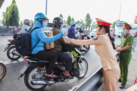 Những chai nước nghĩa tình...