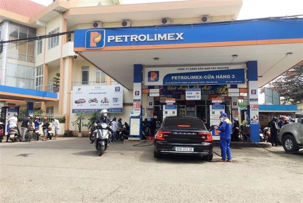 Quản lý thị trường tiếp tục giám sát kinh doanh xăng dầu