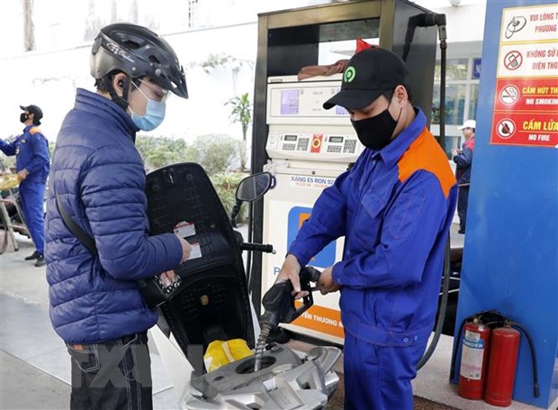 Quản lý thị trường tiếp tục giám sát kinh doanh xăng dầu