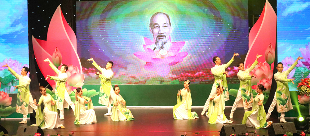 Mừng Đảng thêm tuổi mới