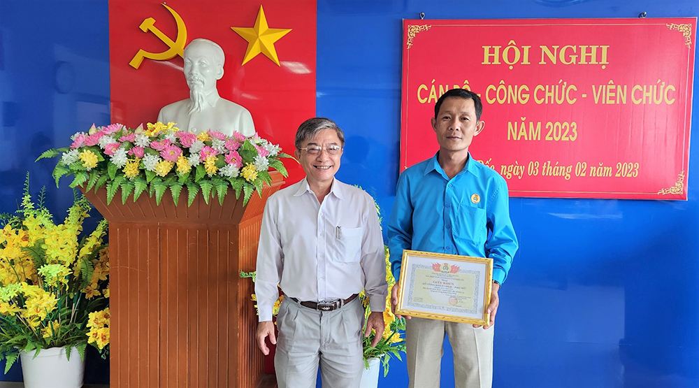 Công đoàn cơ sở Khối vận Thành ủy Châu Đốc phát động, ký kết giao ước thi đua năm 2023