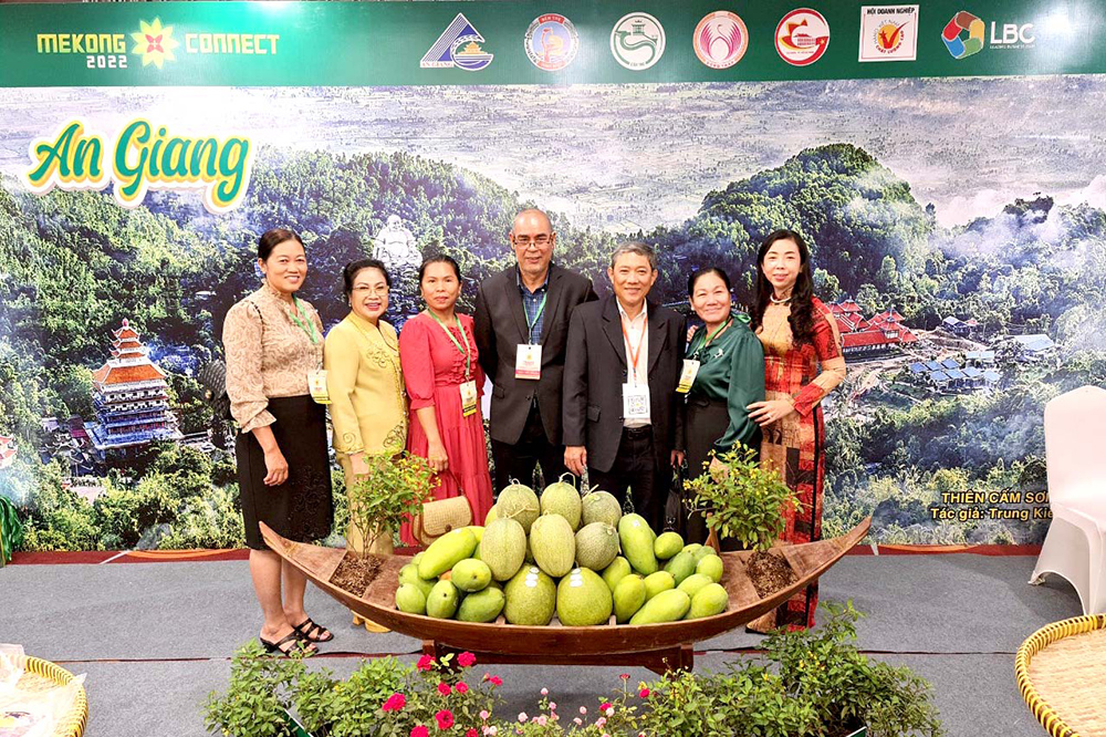 Khẳng định vai trò lãnh đạo của Đảng