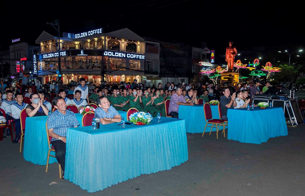 Biểu diễn Chương trình nghệ thuật kỷ niệm 93 năm Ngày thành lập Đảng Cộng sản Việt Nam, chủ đề “Tuổi Xuân dâng Đảng”