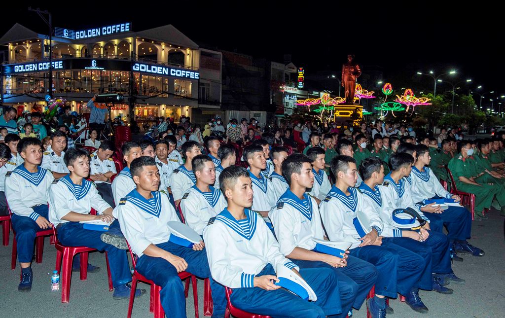 Biểu diễn Chương trình nghệ thuật kỷ niệm 93 năm Ngày thành lập Đảng Cộng sản Việt Nam, chủ đề “Tuổi Xuân dâng Đảng”