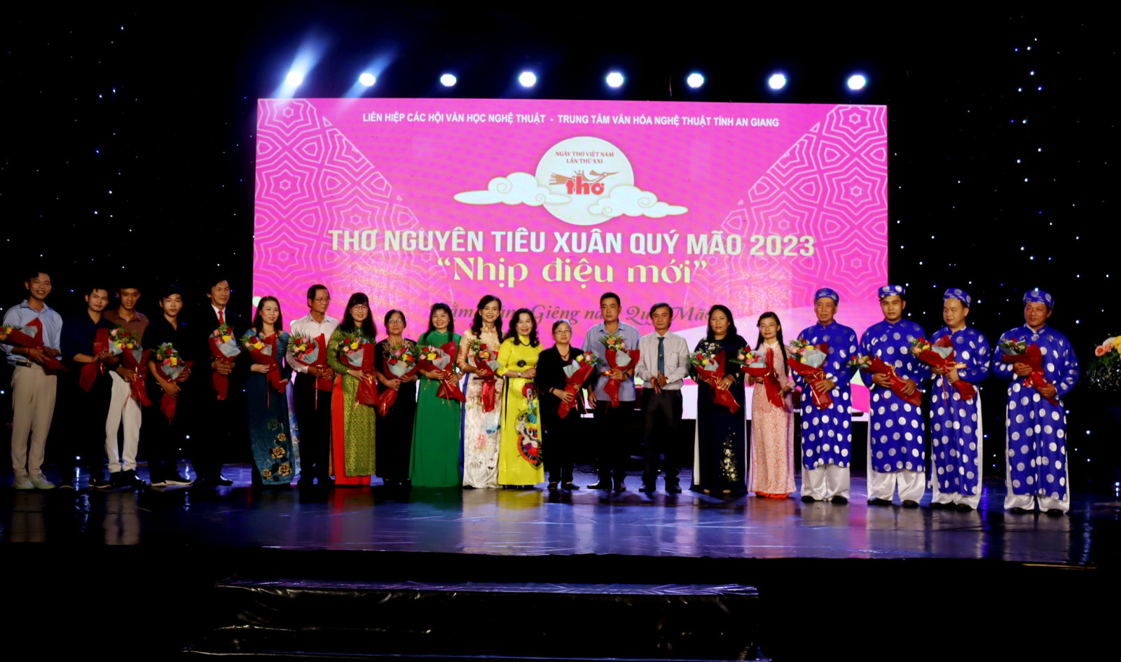 An Giang tổ chức đêm thơ Nguyên Tiêu Xuân Quý Mão