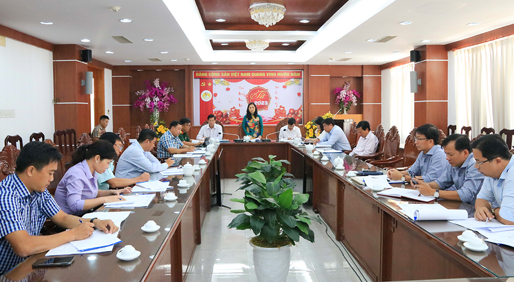 TP. Long Xuyên bàn thảo phương án thiết kế 2 công trình
