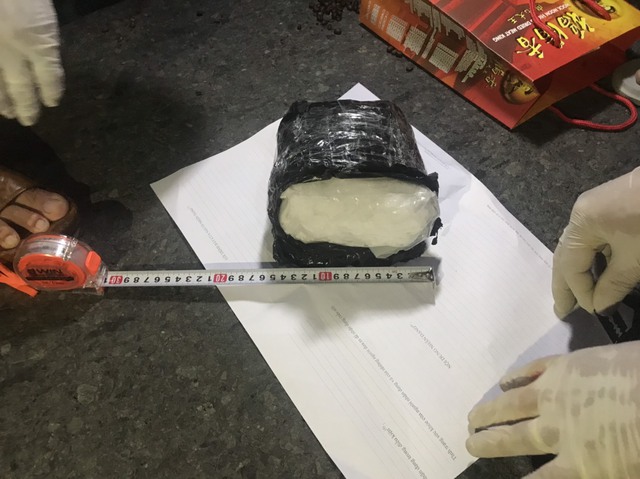 Vận chuyển thuê gần 1 kg ma túy từ TP.HCM đến Vĩnh Long thì bị bắt