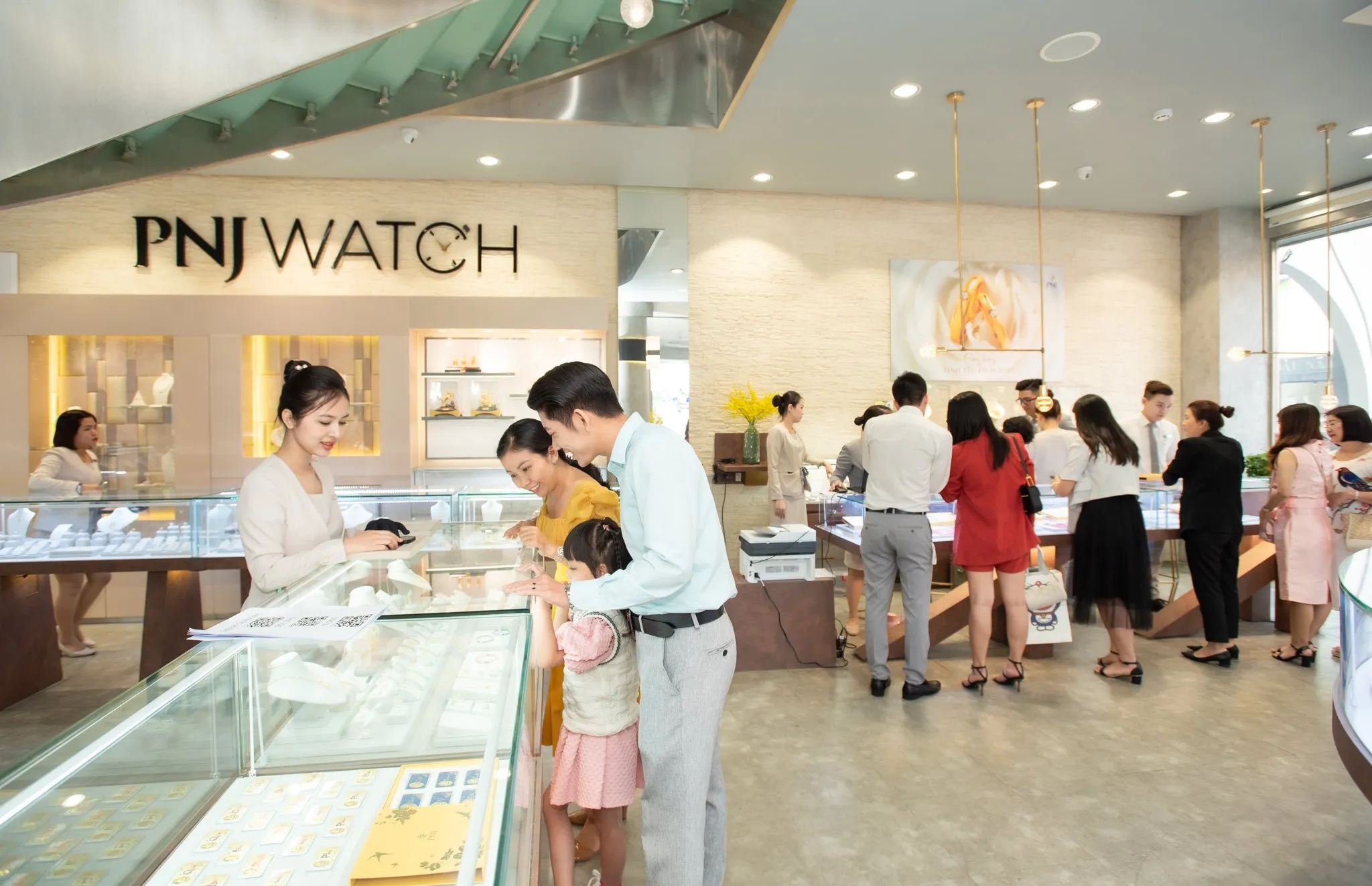 Thị trường trang sức sôi động trước Valentine