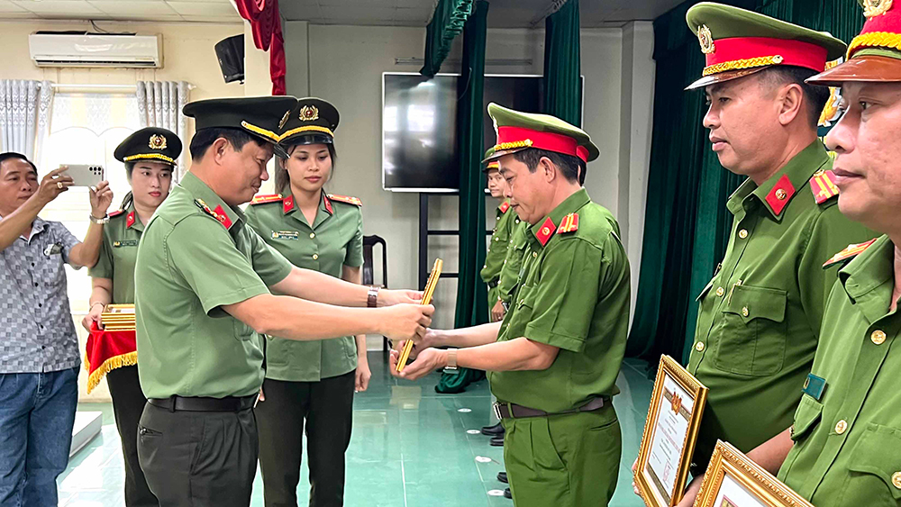Giữ bình yên cho TP. Long Xuyên
