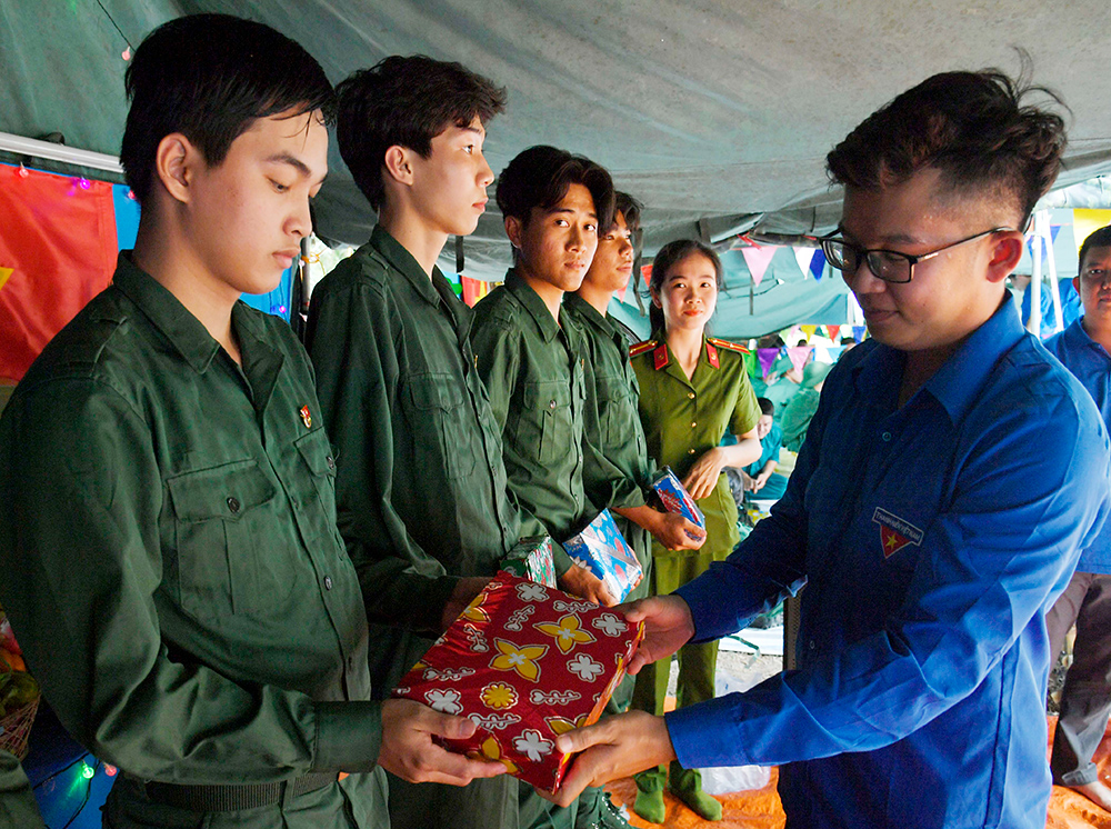 Những khoảnh khắc của “Hội trại tòng quân”